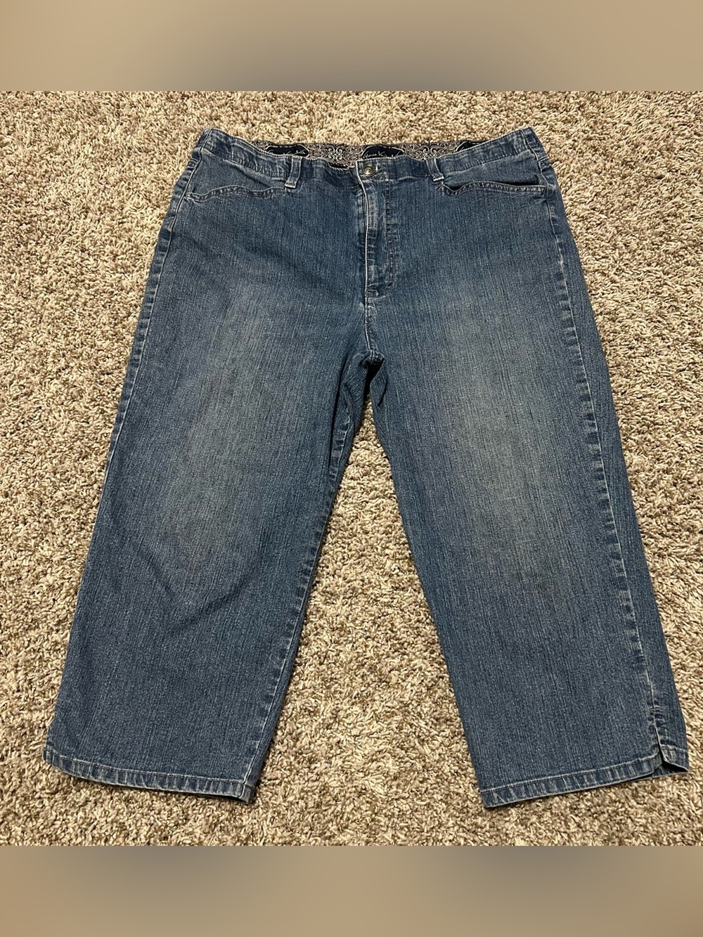 GLORIA VANDERBILT WOMEN'S Size 18 Blue Denim cropped CAPRI JEANS